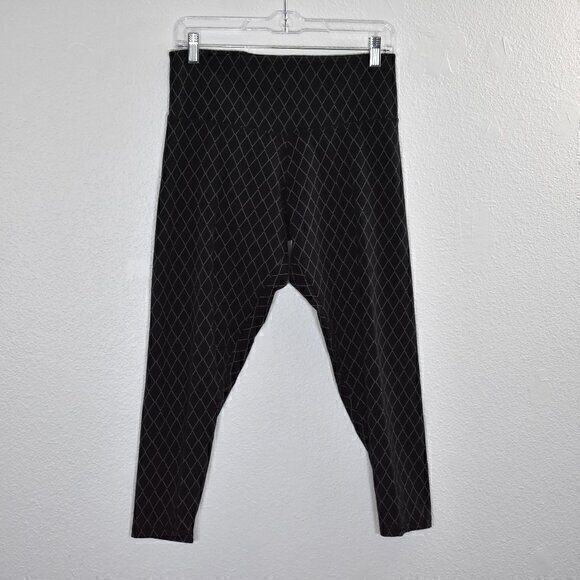 Victoria's Secret On Point Cropped Leggings Size Large Gently Used Condition‎ - Picture 1 of 4